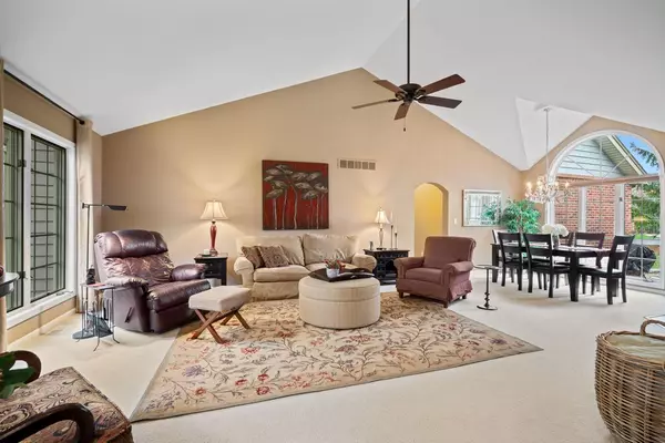 Pewaukee, WI 53072,N19W26664 Milkweed LANE #A