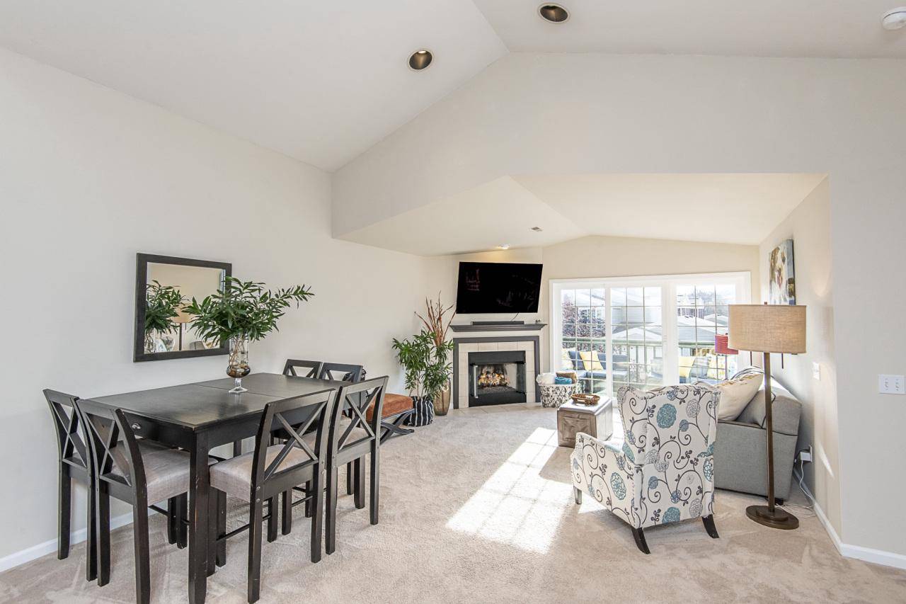 Pewaukee, WI 53072,N16W26567 Tall Reeds LANE #H