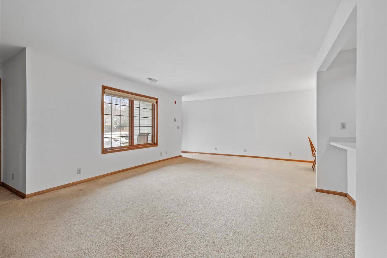 Pewaukee, WI 53072,1075 Quinlan DRIVE #B