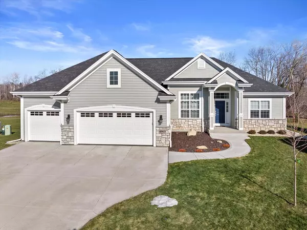 6965 E Hearthstone COURT #E, Lannon, WI 53046