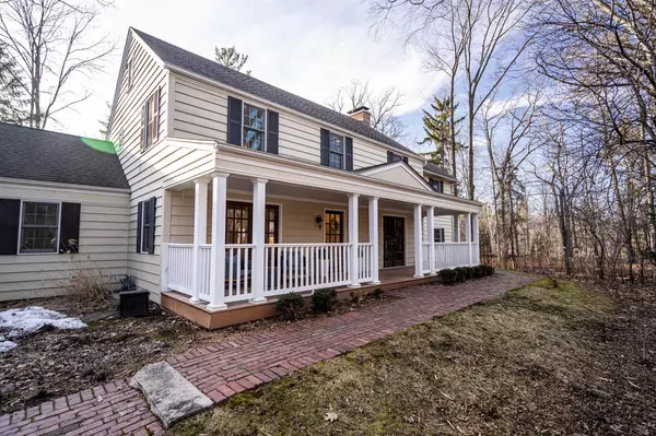 808 E Donges LANE, Bayside, WI 53217