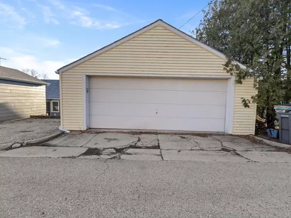 Watertown, WI 53094,909 Harvey AVENUE