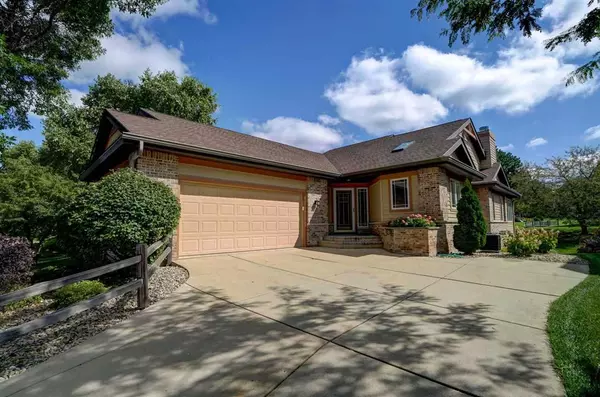 3019 Woods Edge Way, Fitchburg, WI 53711