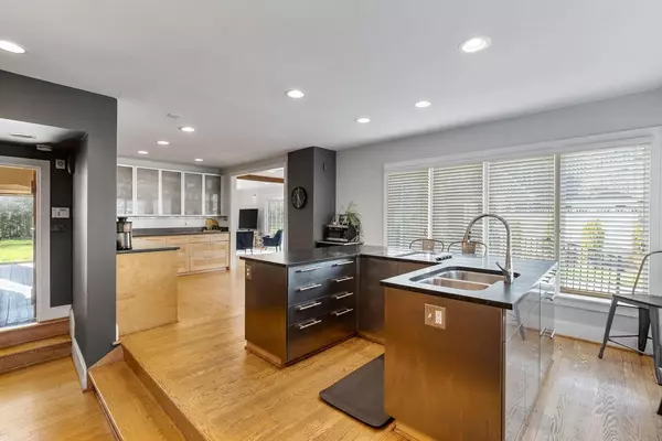 Bayside, WI 53217,9072 N Lake DRIVE