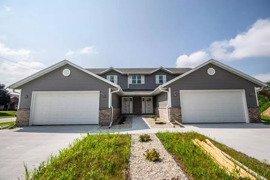 1361 Legion CIRCLE, West Bend, WI 53090