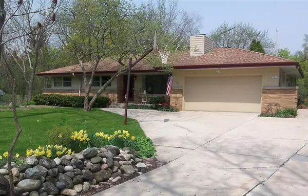 11810 Indian TRAIL, Hales Corners, WI 53130