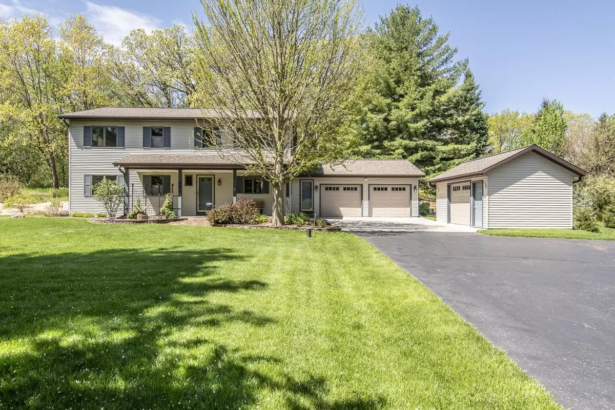 Wales, WI 53183,521 Thomas ROAD