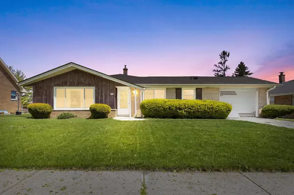 1634 W Whitaker AVENUE, Milwaukee, WI 53221