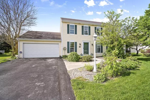 2533 W St Johns WAY, Oak Creek, WI 53154