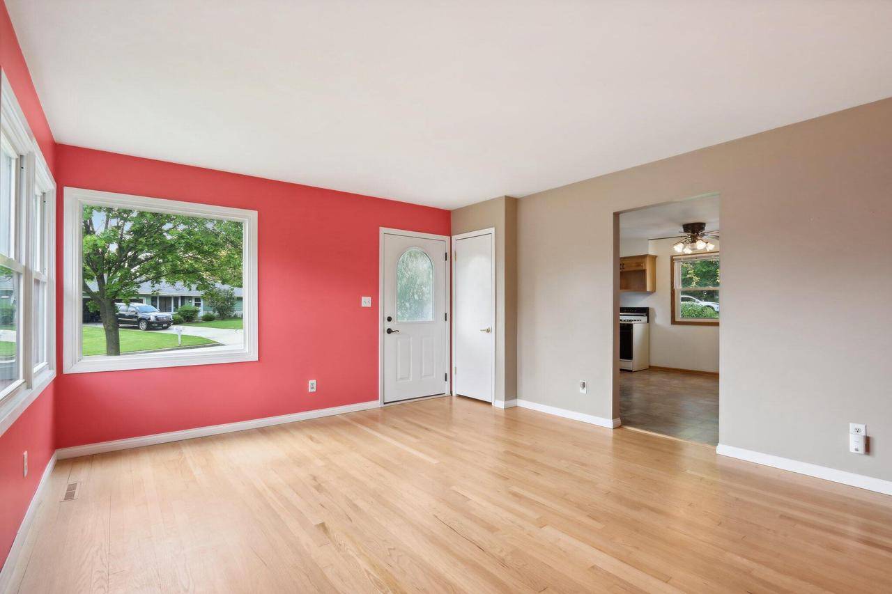 Pewaukee, WI 53072,1011 Lilac LANE