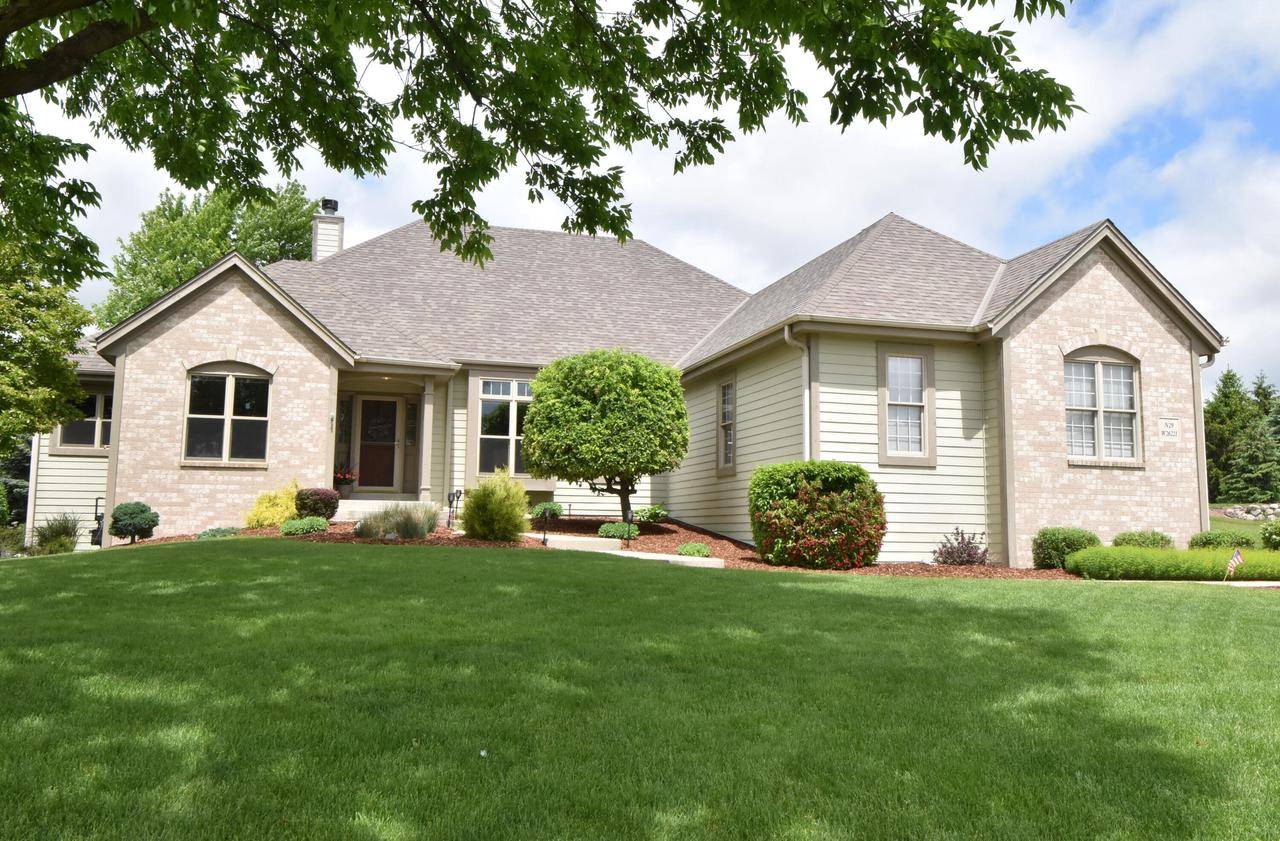 N29W26221 Coachman DRIVE, Pewaukee, WI 53072