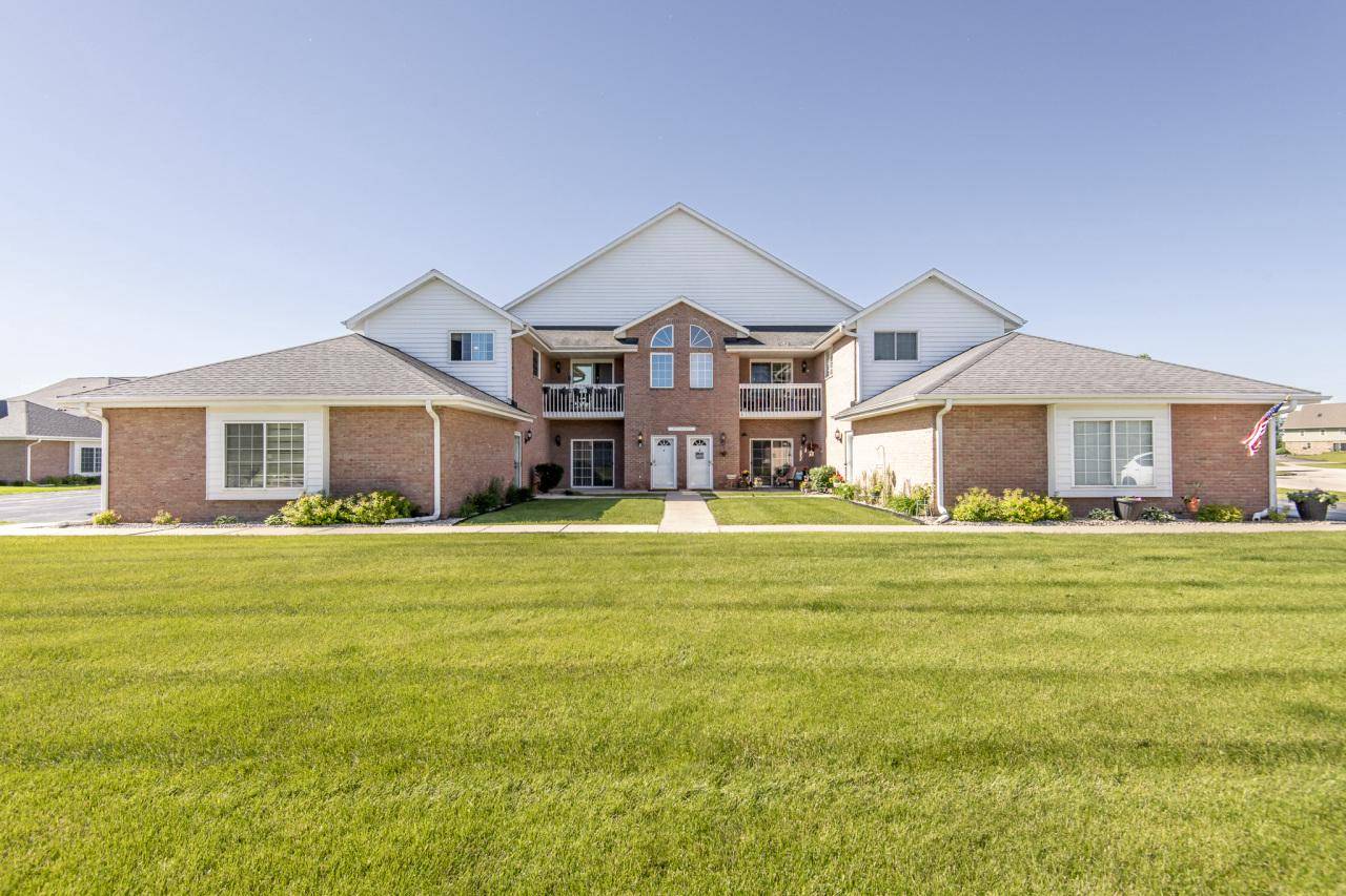 N25W24129 River Park DRIVE #1, Pewaukee, WI 53072