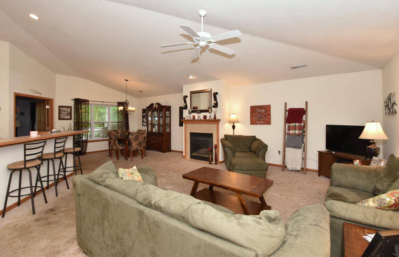 Pewaukee, WI 53072,W264N2727 Christian LANE #11