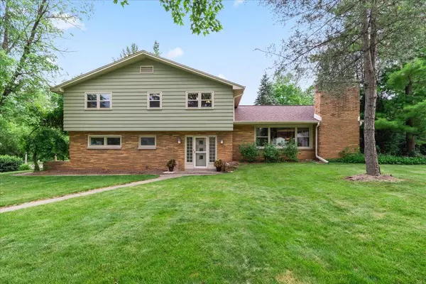 N85W6117 Willowbrooke DRIVE, Cedarburg, WI 53012