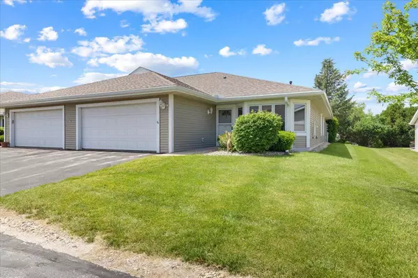 363 Hartford SQUARE, Hartford, WI 53027