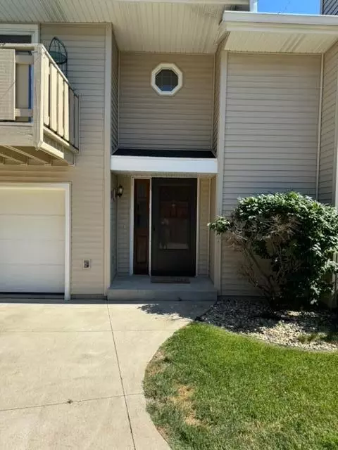 Oak Creek, WI 53154,6441 S Crabapple COURT #3