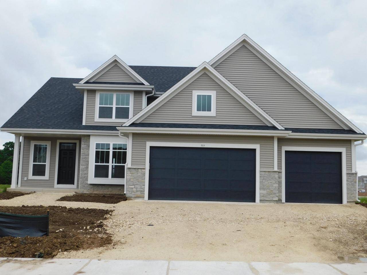 804 Kohlwey DRIVE, Grafton, WI 53024