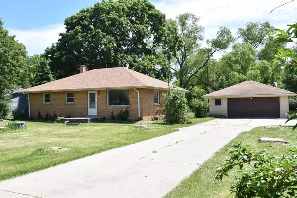 4050 S Sunny Slope ROAD, New Berlin, WI 53151