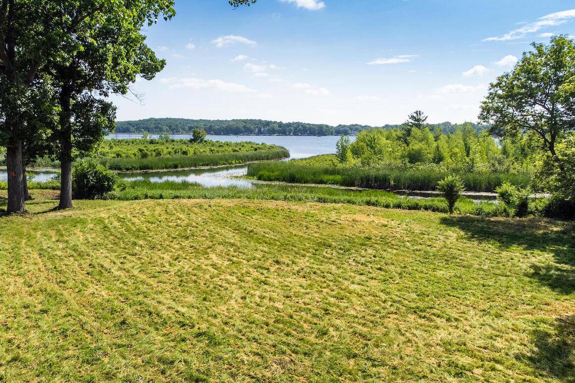 2852 PENINSULA AVENUE, Delafield, WI 53018