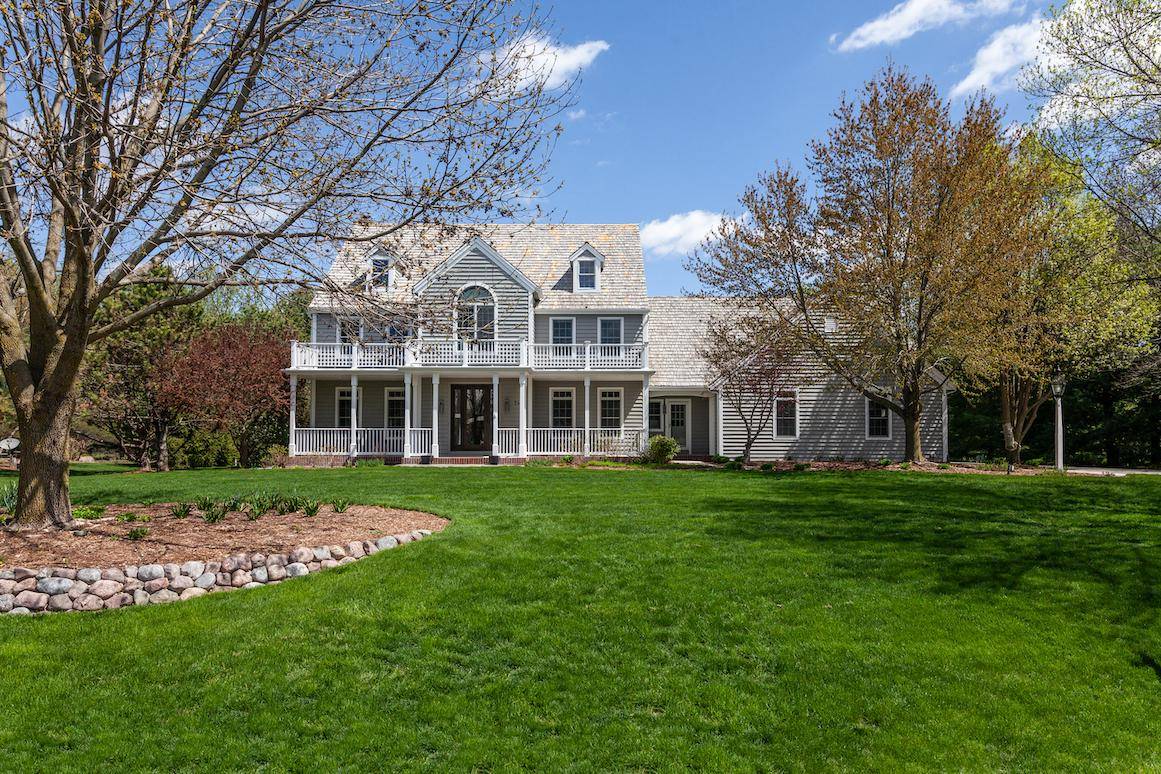 Delafield, WI 53018,141 S Laurel CIRCLE