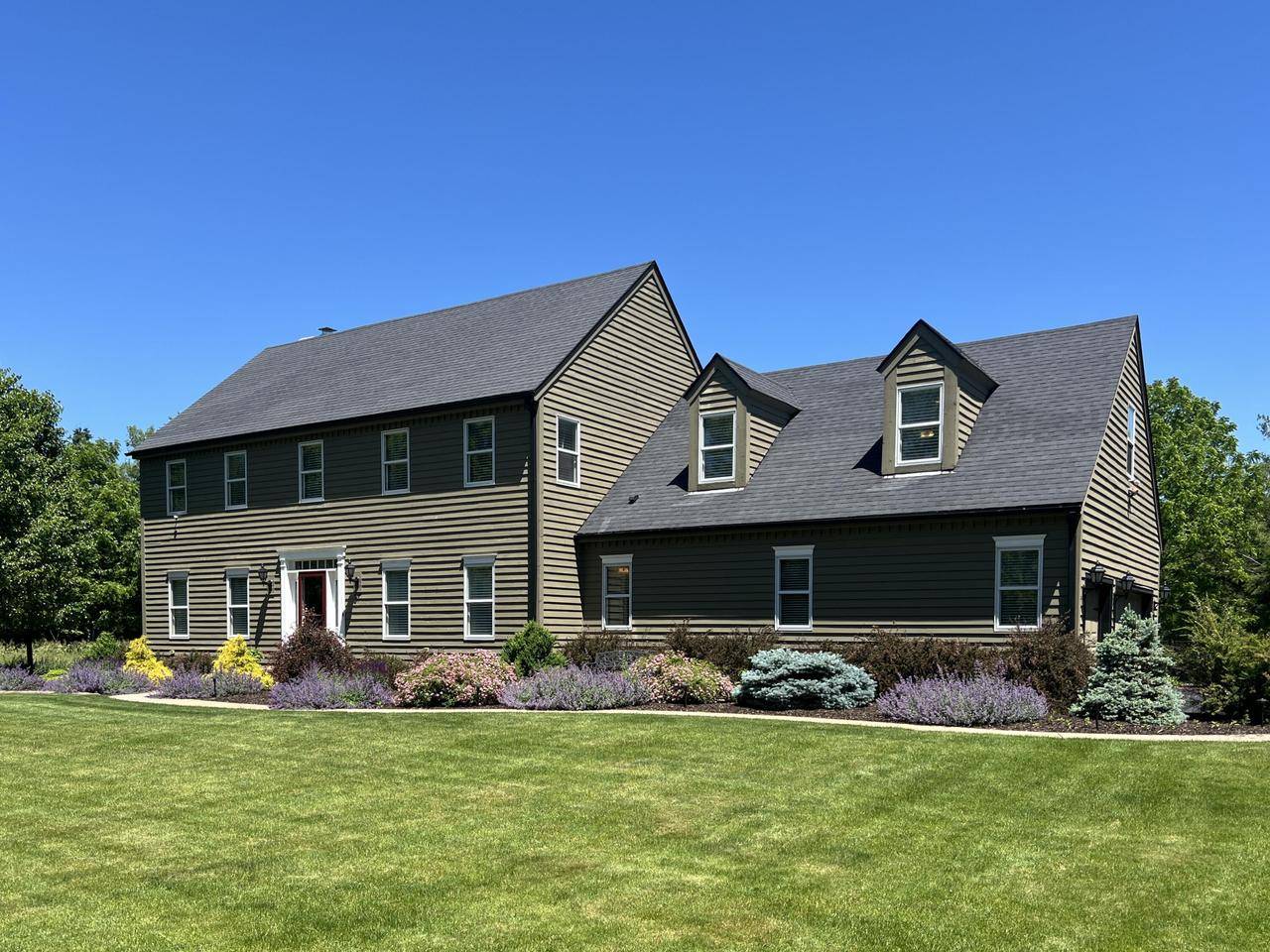 67 Oakwood DRIVE, Delafield, WI 53018