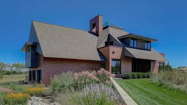 6143 Madeline LANE, Caledonia, WI 53108