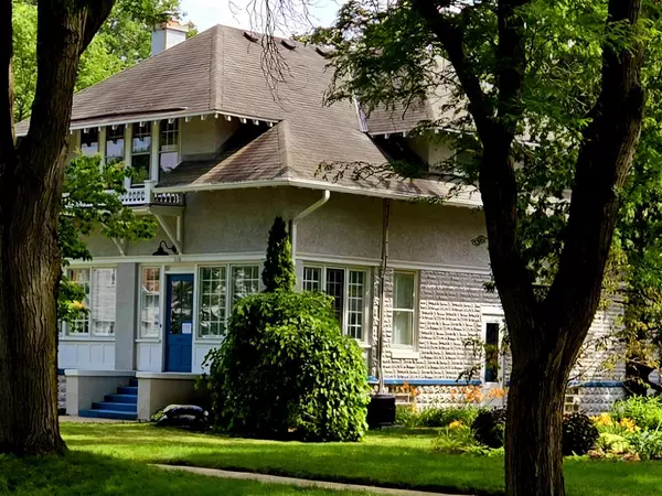 505 W Labelle AVENUE, Oconomowoc, WI 53066