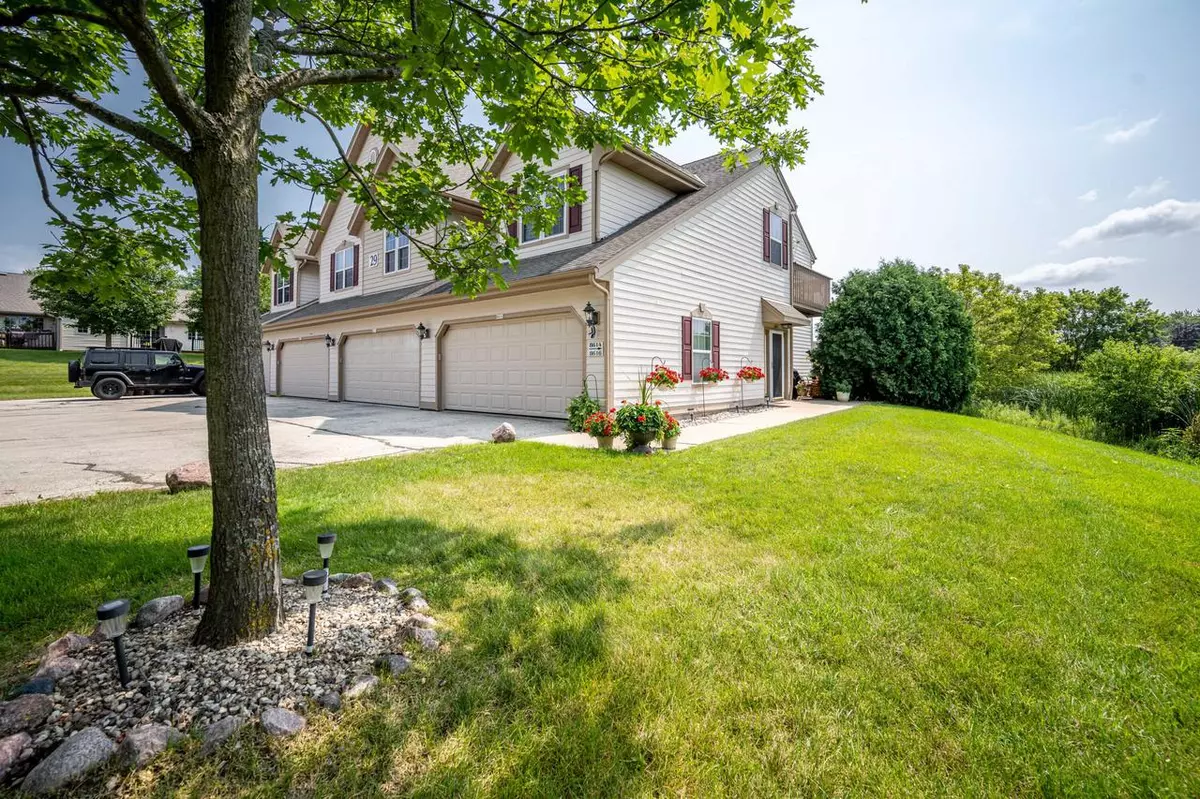 Oak Creek, WI 53154,8616 S Roxbury WAY #Upper