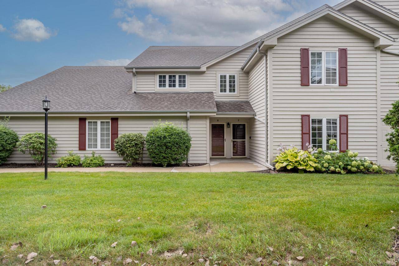 158 Westfield WAY #F, Pewaukee, WI 53072