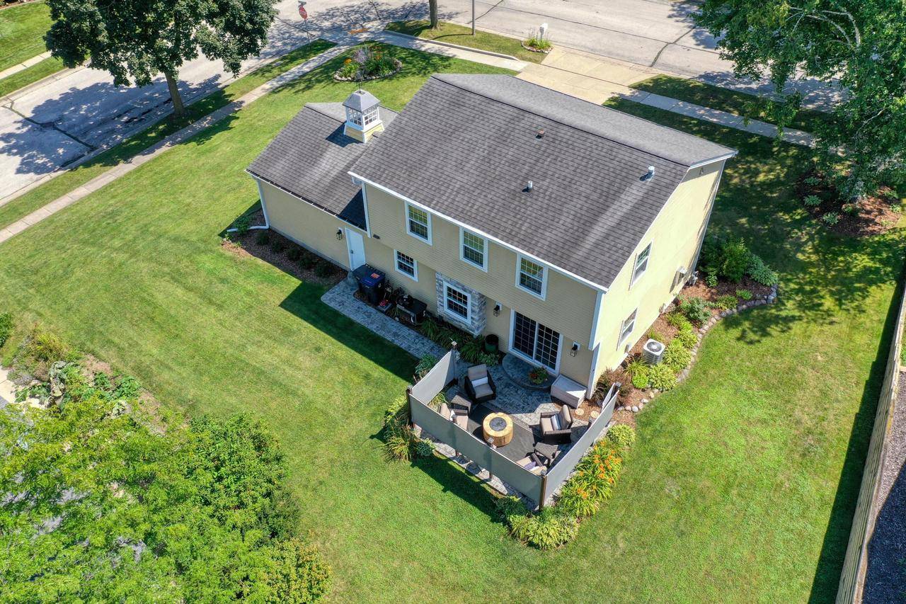 Pewaukee, WI 53072,496 Park Hill DRIVE