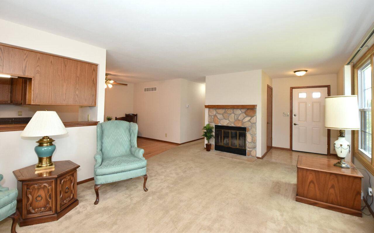 Pewaukee, WI 53072,349 Lexington COURT #A