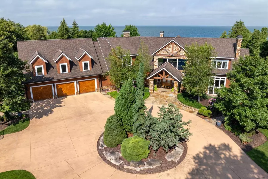 5707 Bay Shore DRIVE, Sturgeon Bay, WI 54235