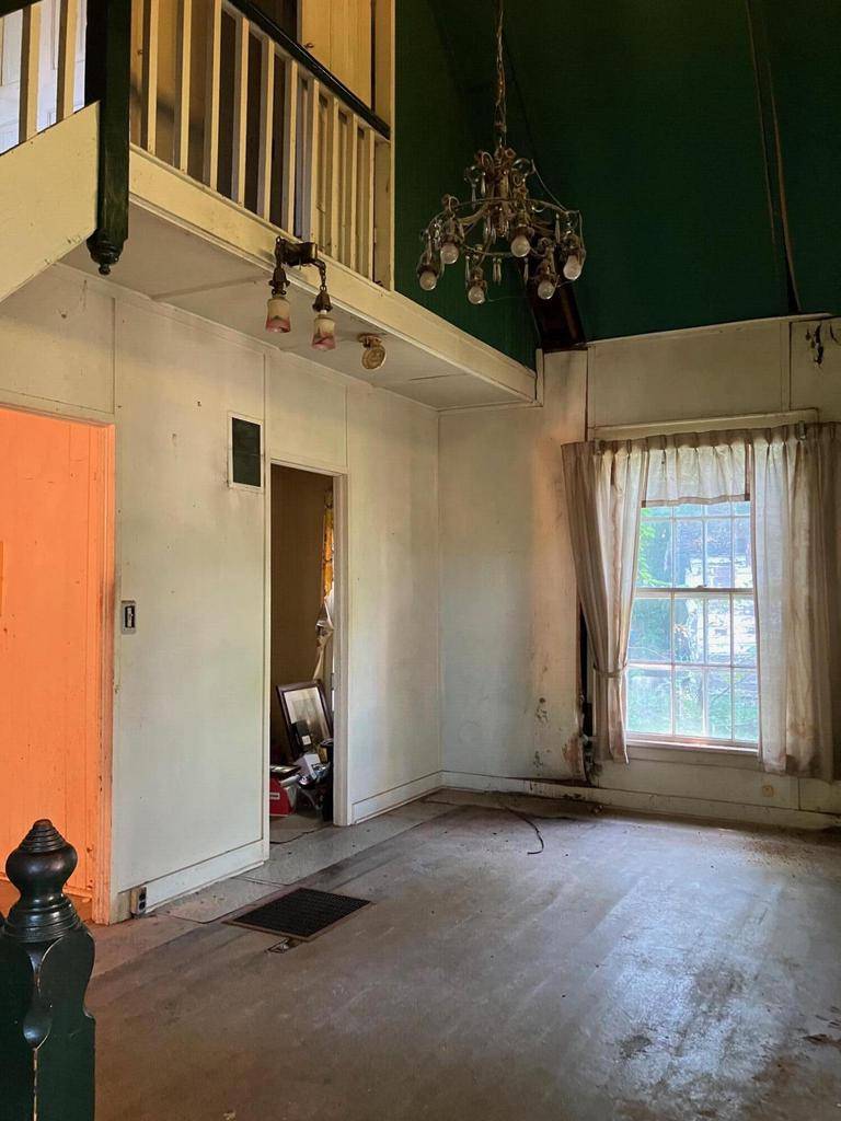 Delafield, WI 53018,637 1st STREET