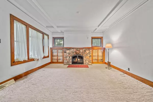 New Holstein, WI 53061,1910 Illinois AVENUE