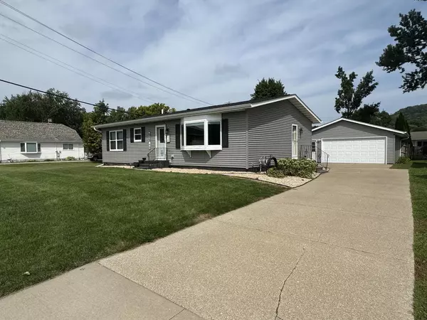 338 2nd STREET N, La Crescent, MN 55947