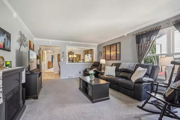 1523 W Plainfield AVENUE, Milwaukee, WI 53221