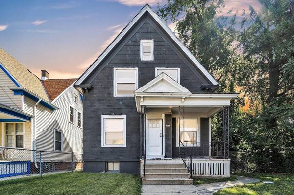 2932 N Holton STREET, Milwaukee, WI 53212