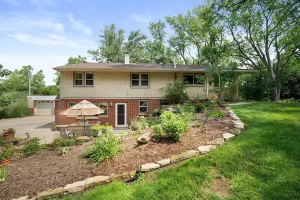 34206 Davies DRIVE, Summit, WI 53066