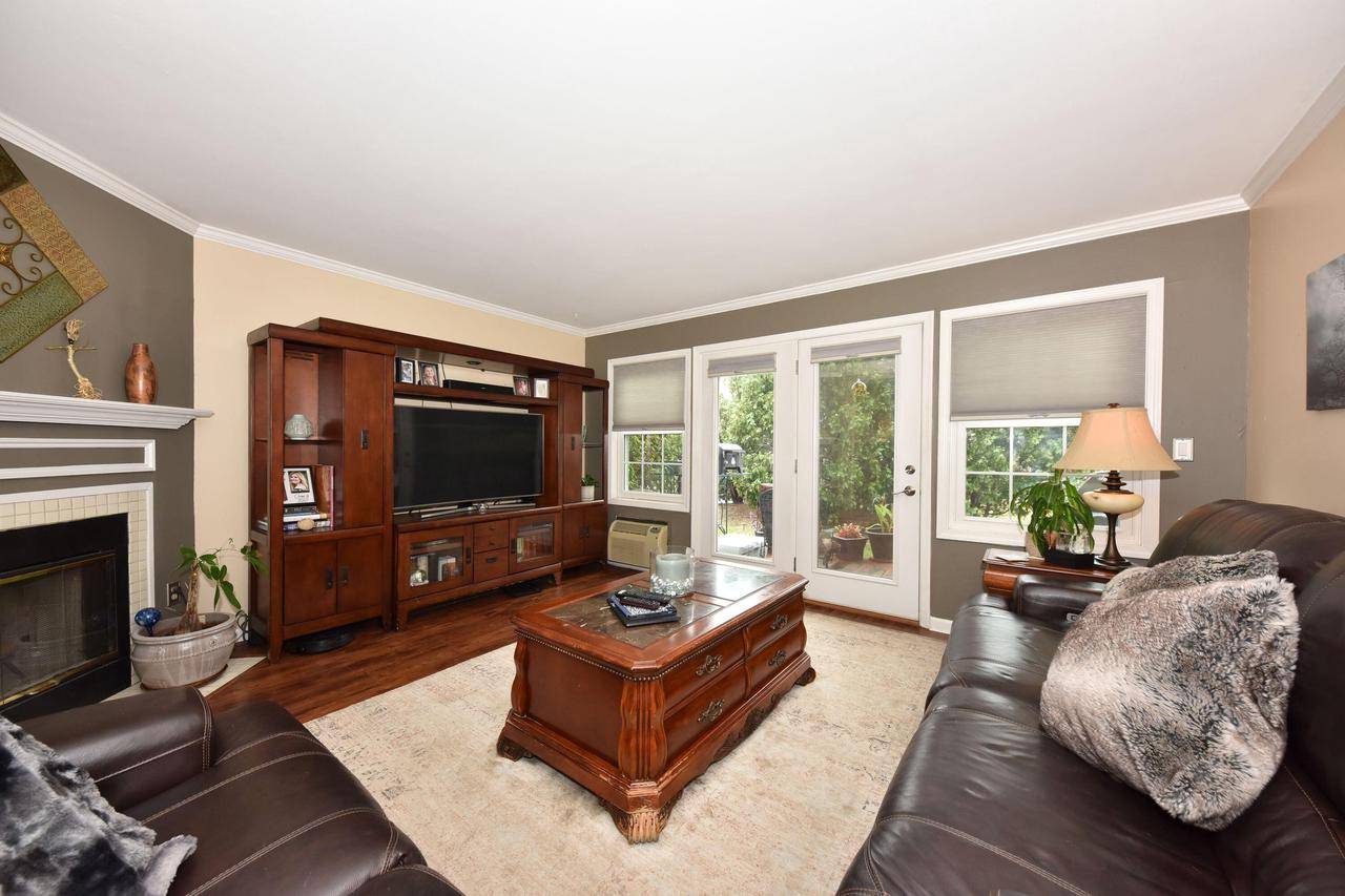 Pewaukee, WI 53072,1339 Meadowcreek DRIVE #E
