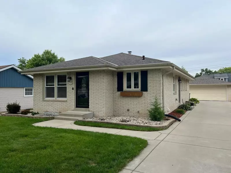 4386 S 37th STREET, Greenfield, WI 53221