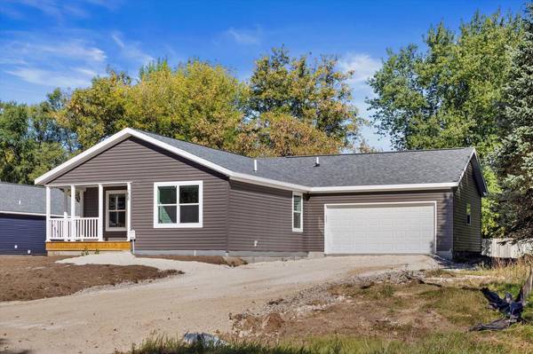 258 Connie DRIVE, West Bend, WI 53090