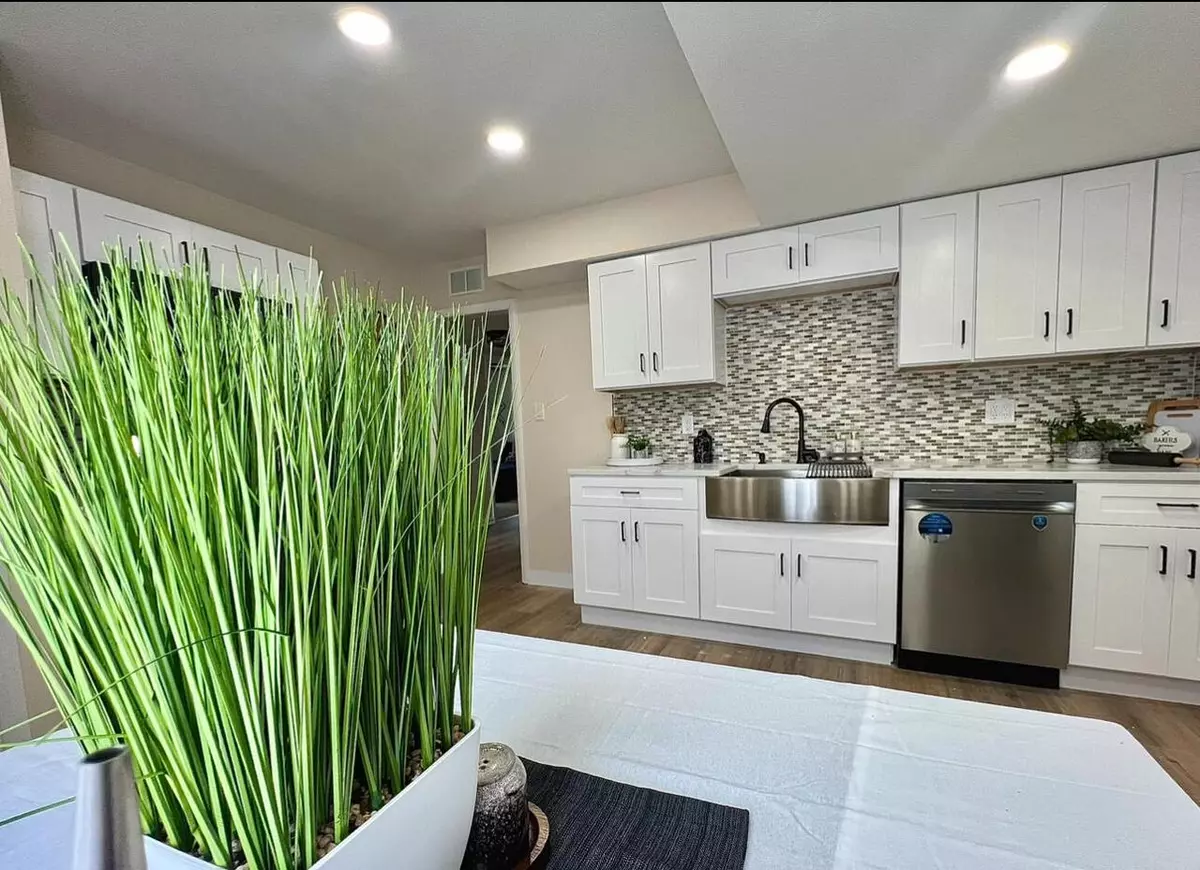 Milwaukee, WI 53225,6347 N 86th COURT