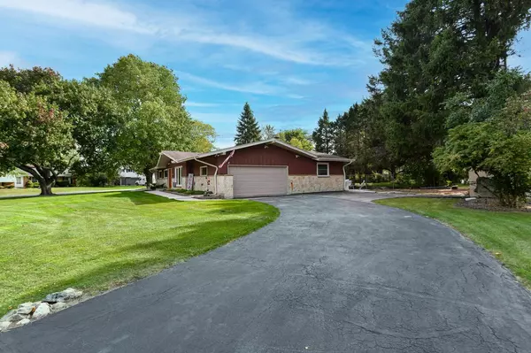 Glendale, WI 53209,6999 N Crestwood DRIVE