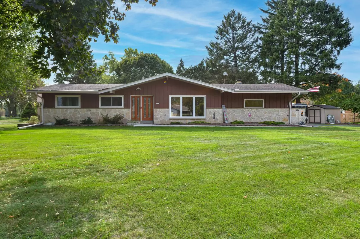 Glendale, WI 53209,6999 N Crestwood DRIVE