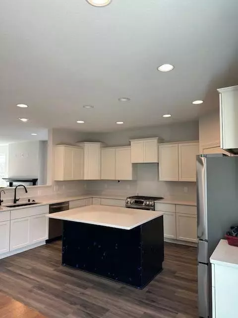 Pewaukee, WI 53072,1026 Ridgeway DRIVE