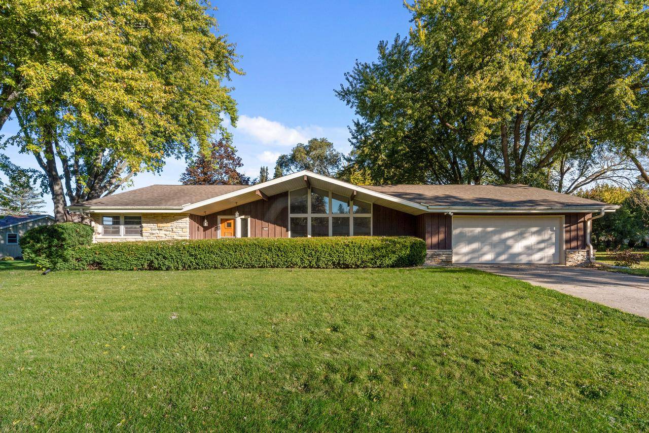 17620 Continental DRIVE, Brookfield, WI 53045