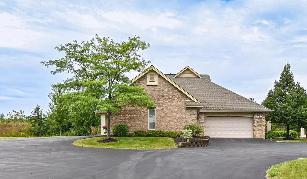 8495 S Deerwood LANE, Franklin, WI 53132