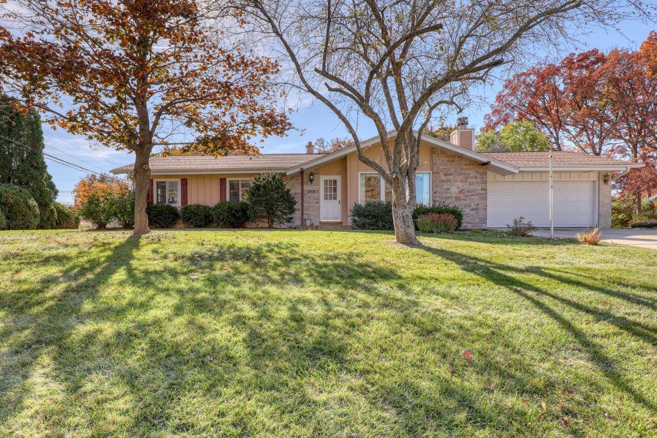 17725 Senlac LANE, Brookfield, WI 53045