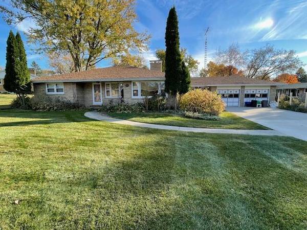 555 Laurel Heights DRIVE, Delavan, WI 53115