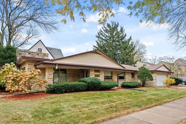 2301 E Kensington BOULEVARD, Shorewood, WI 53211